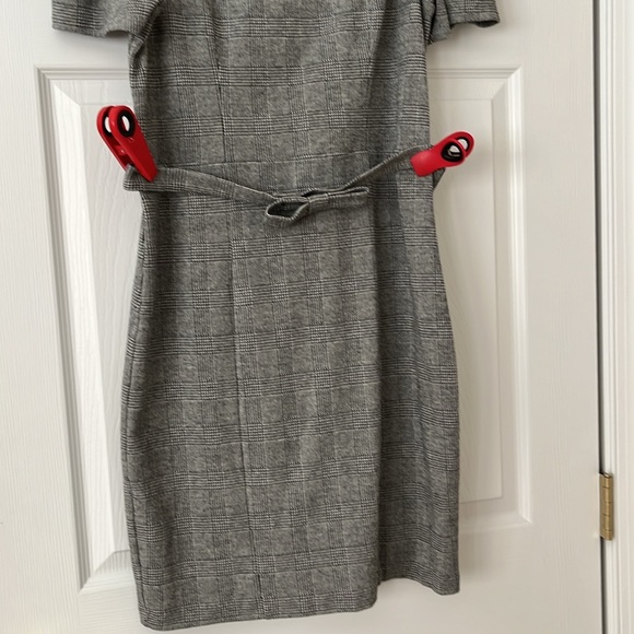 EXPRESS DRESS! - Picture 4 of 11